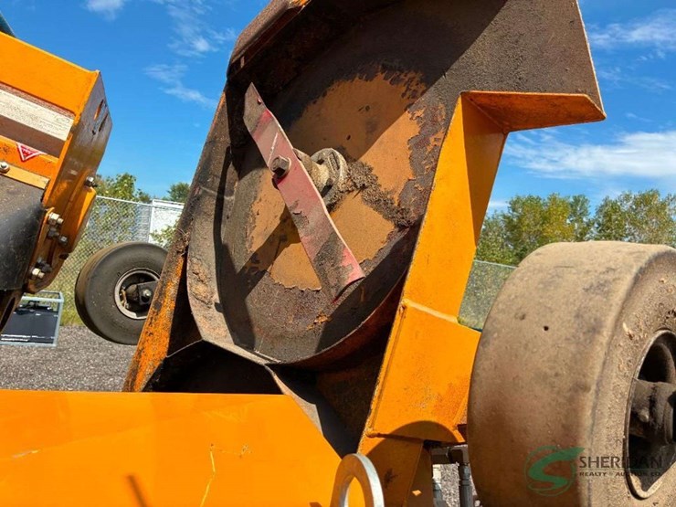 2014-trackless-model-mt6-with-numerous-like-new-attachments-image-57