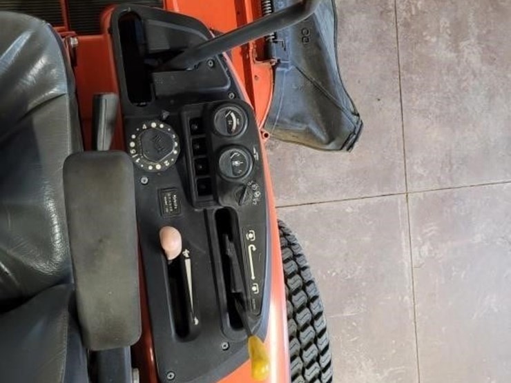 kubota-zero-turn-riding-mower-image-4