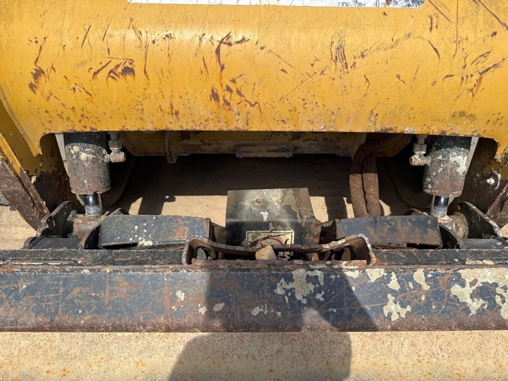 2012-caterpillar-259b3-image-18