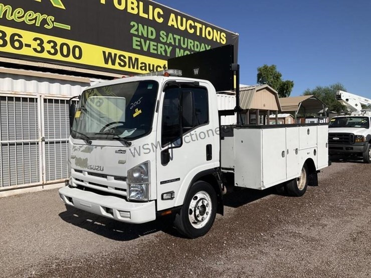 2015-isuzu-npr-image-2