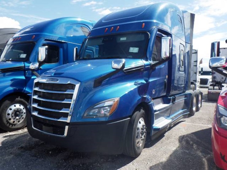 2021-freightliner-cascadia-126-image-1