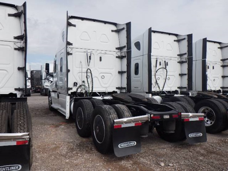 2024-freightliner-cascadia-126-image-8