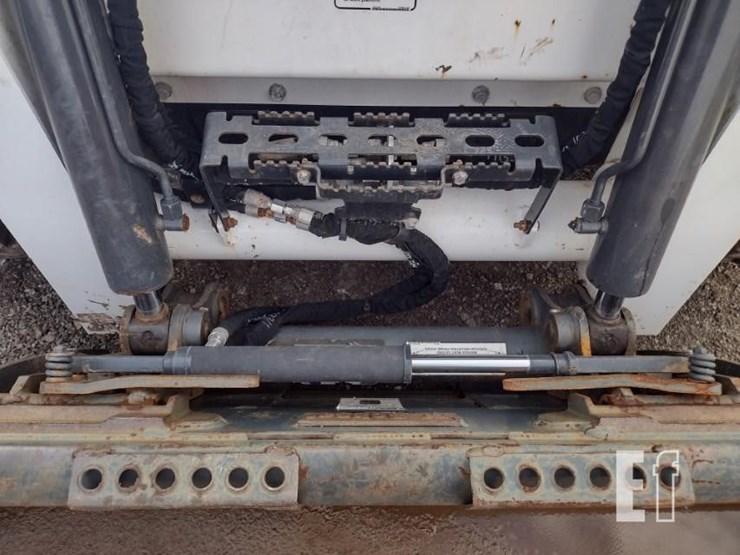 2022-bobcat-s740-image-16