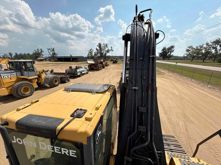 2015-deere-250g-lc-image-22
