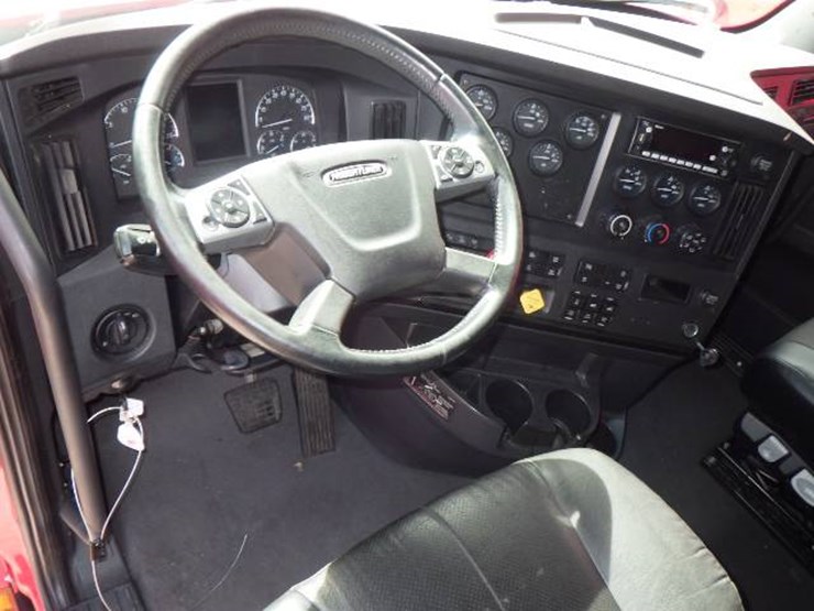2023-freightliner-cascadia-126-image-12