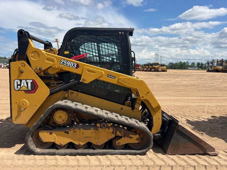 2020-caterpillar-259d3-image-5