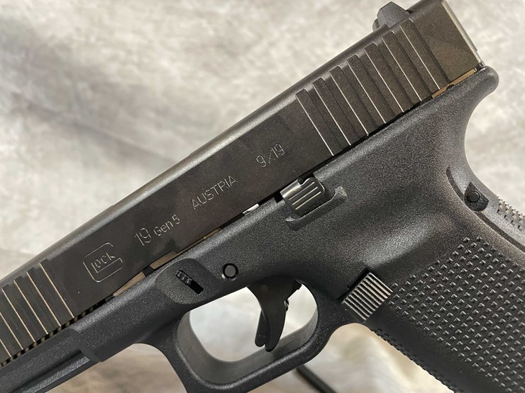 #4777-•-glock-19-gen-5-9mm-luger-pistol,-sn:-cesf245-image-19