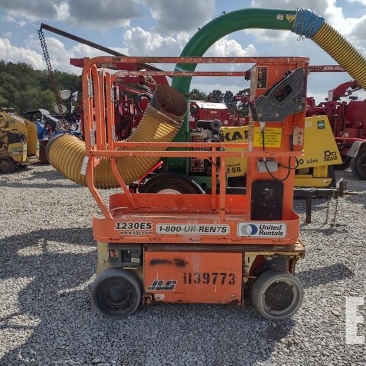 2010 JLG 1230ES