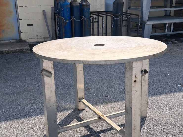 #179-•-55"×55"×39"-aluminum-table-image-1