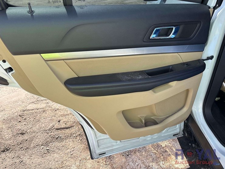 2017-ford-explorer-image-18