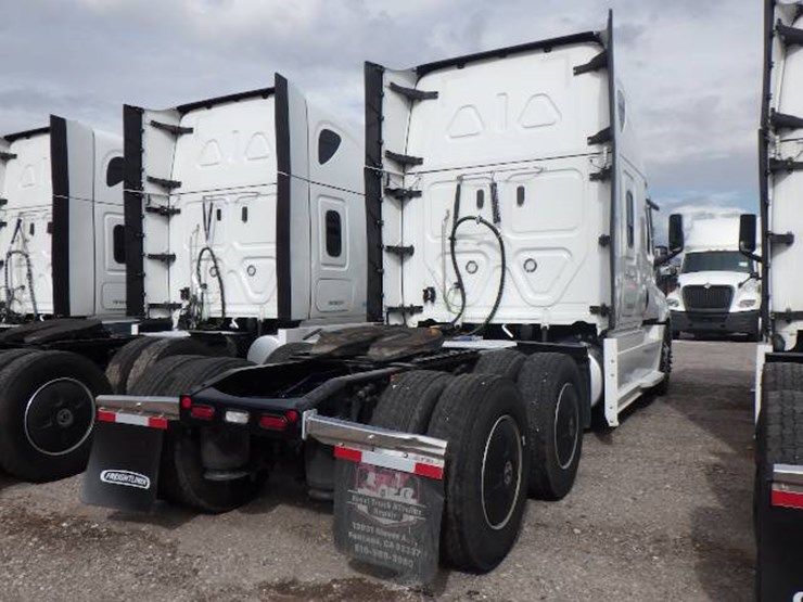 2024-freightliner-cascadia-126-image-5