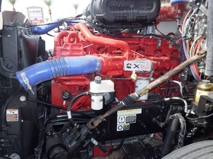 2023-peterbilt-579-image-12