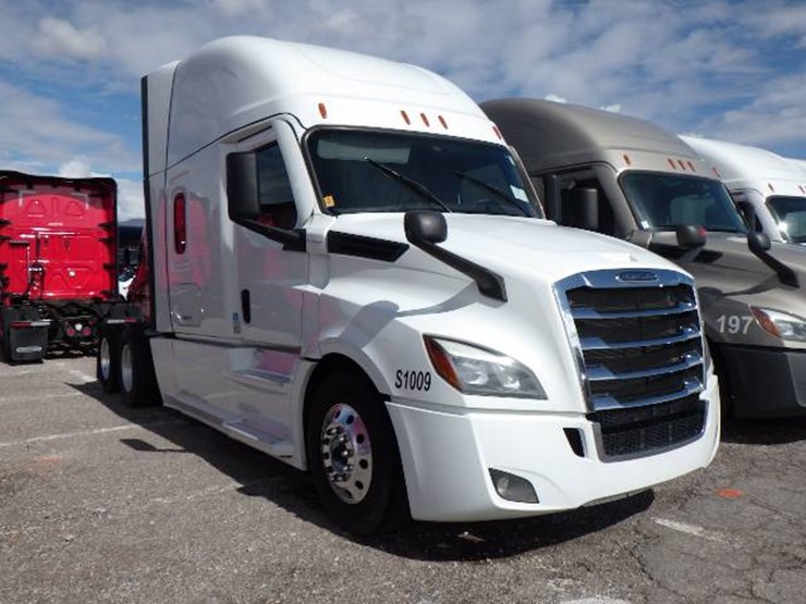 2022-freightliner-cascadia-126-image-2