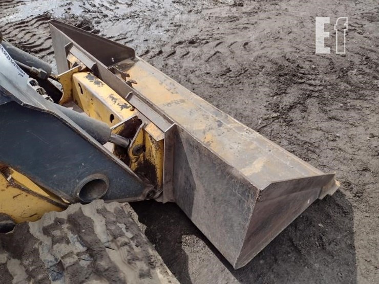 2015-deere-333e-image-17