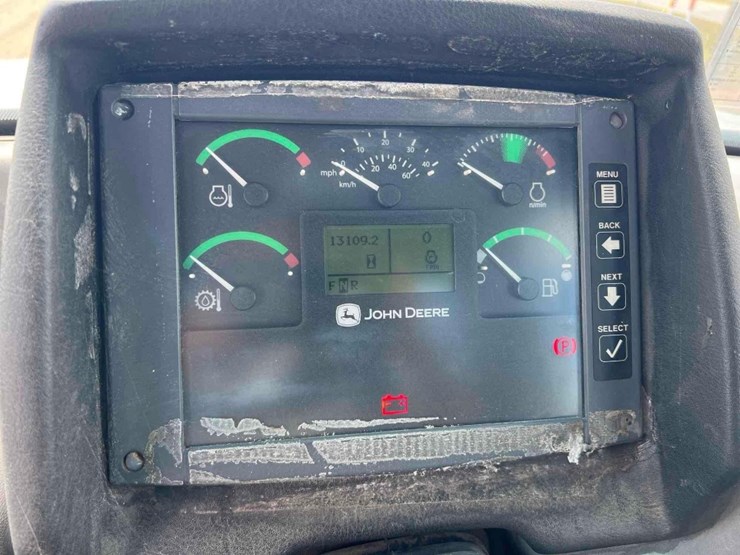 2014-deere-250d-image-32