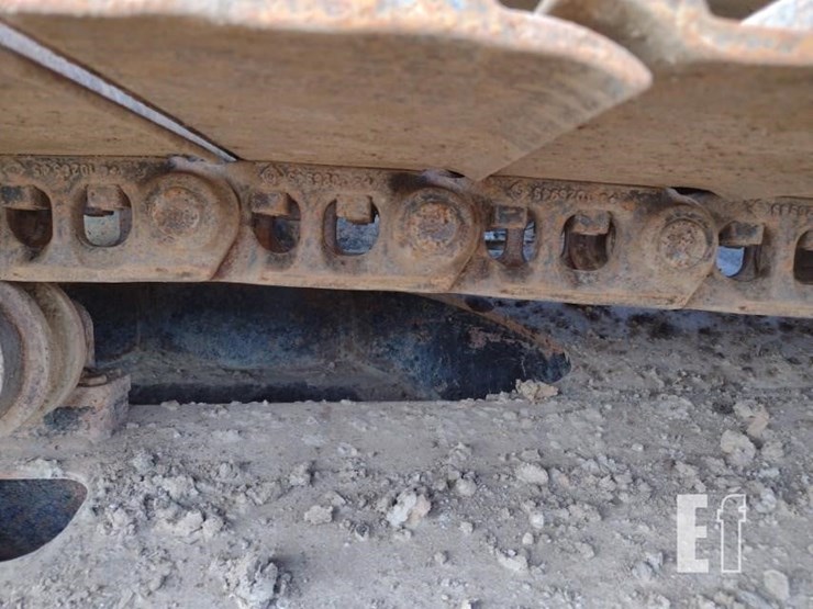 2010-deere-120d-image-42