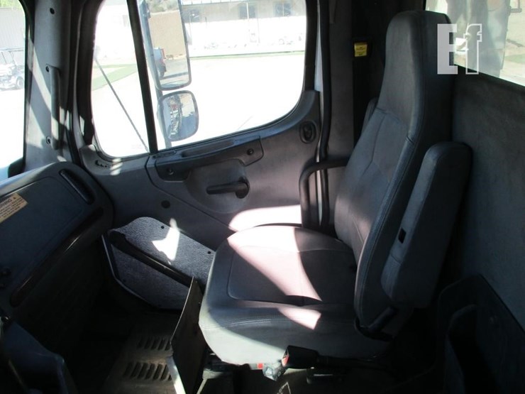 2016-freightliner-114sd-image-8