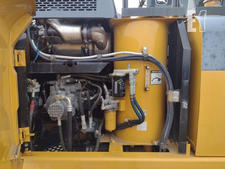 2017-deere-130g-image-45