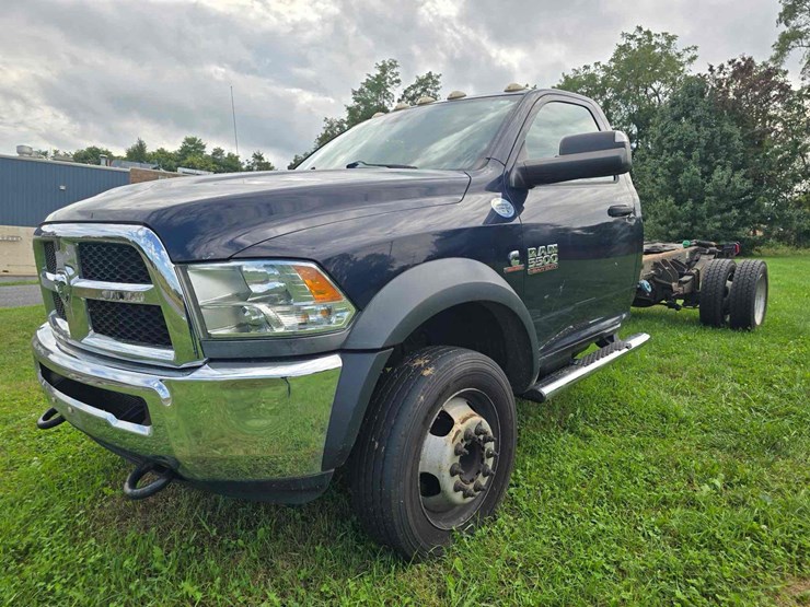 2015-dodge-ram-5500-image-1