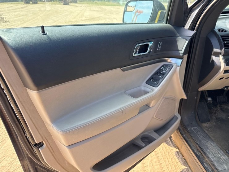 2013-ford-explorer-image-21