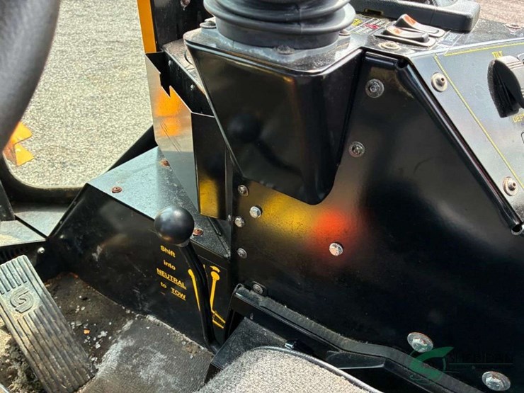 2014-trackless-model-mt6-with-numerous-like-new-attachments-image-49