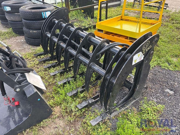 2025-future-72in-log-grapple-skid-steer-attachment-image-1