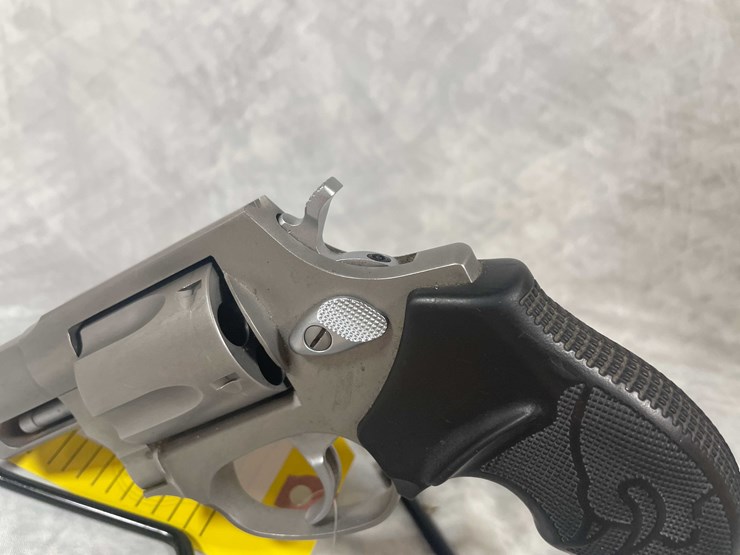 #4820-•-taurus-model-85-38-spl-revolver,-sn:-is36555-image-16