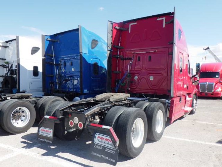 2020-freightliner-cascadia-126-image-6