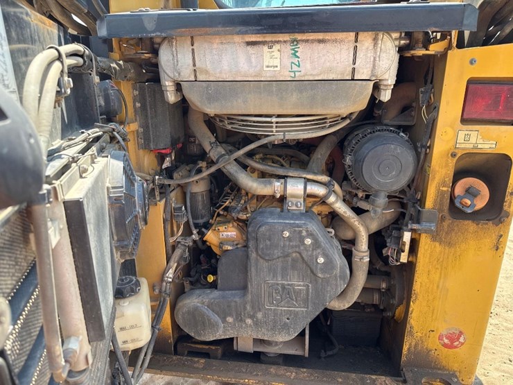 2016-caterpillar-249d-image-18
