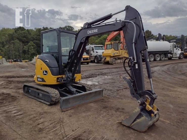 2023-deere-35g-image-48