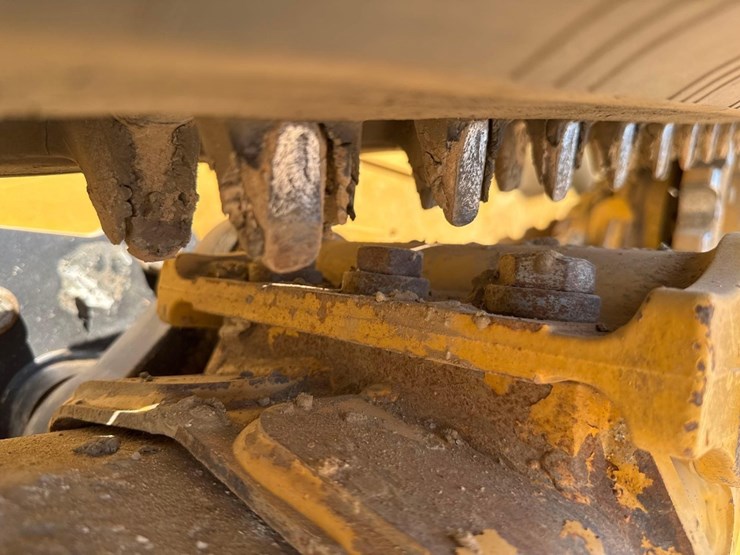 2023-caterpillar-259d3-image-11