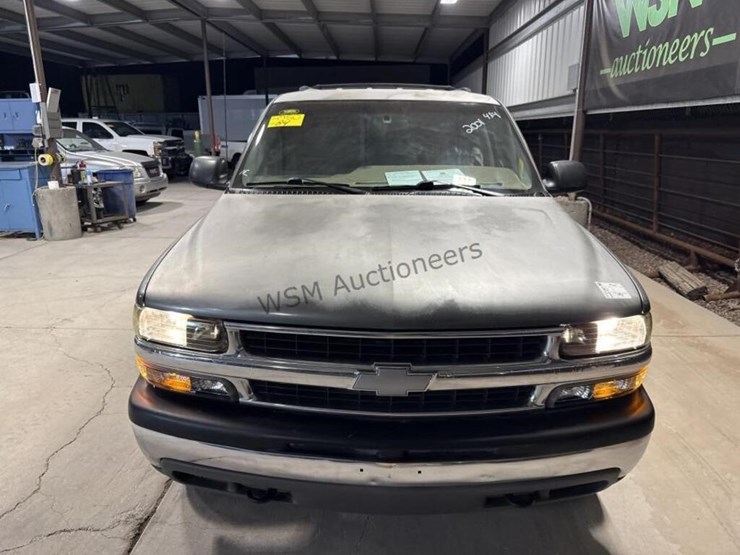 2001-chevrolet-tahoe-image-3