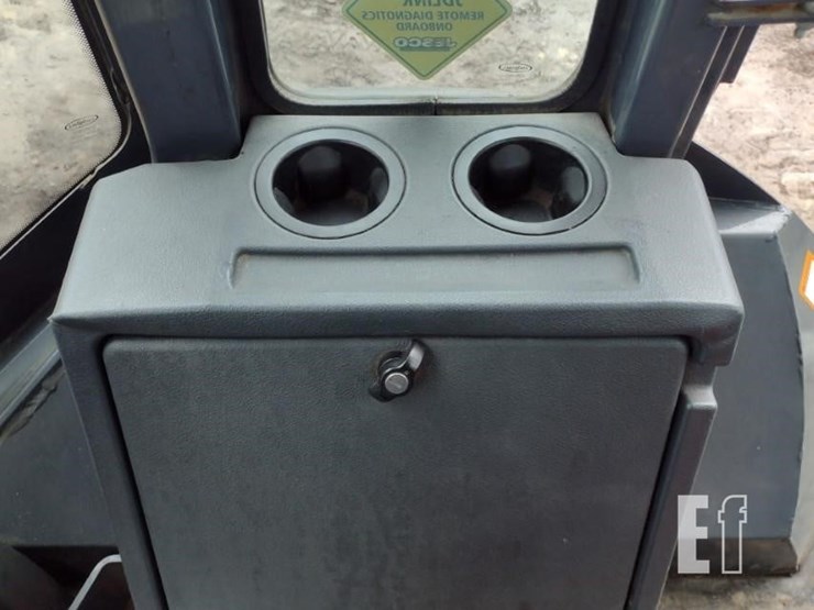 2019-deere-410l-image-14