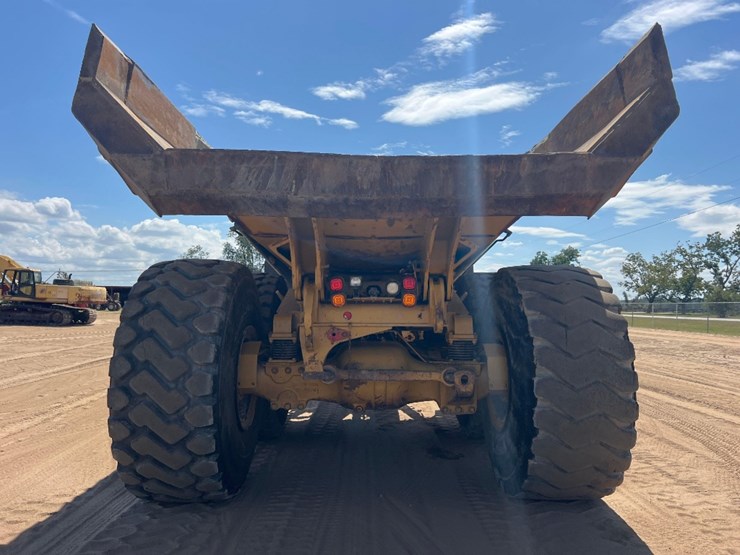 2018-caterpillar-745-image-3