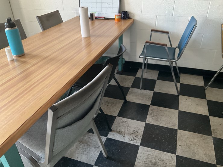 #186-•-tables,-chairs-and-refrigerator-image-4