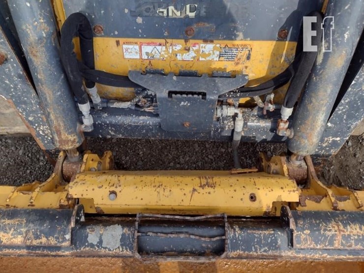 2022-deere-317g-image-14