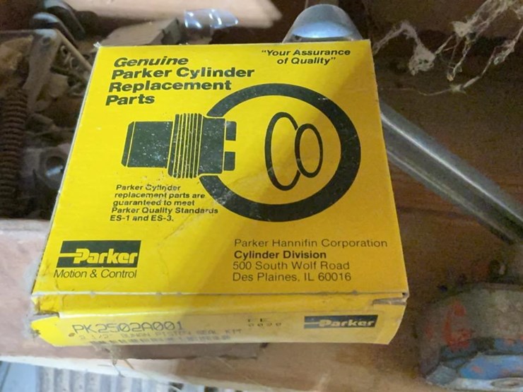 #153-•-sprockets,-cylinders,-and-assorted-parts-image-14