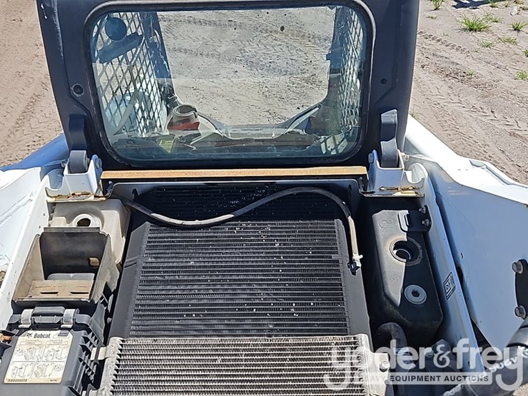 2017-bobcat-t740-image-10