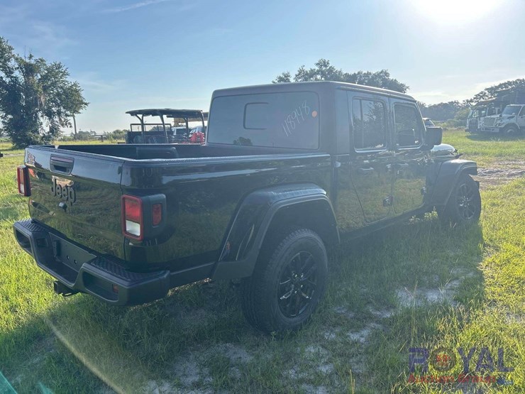 2023-jeep-gladiator-sport-4wd-sut-image-3