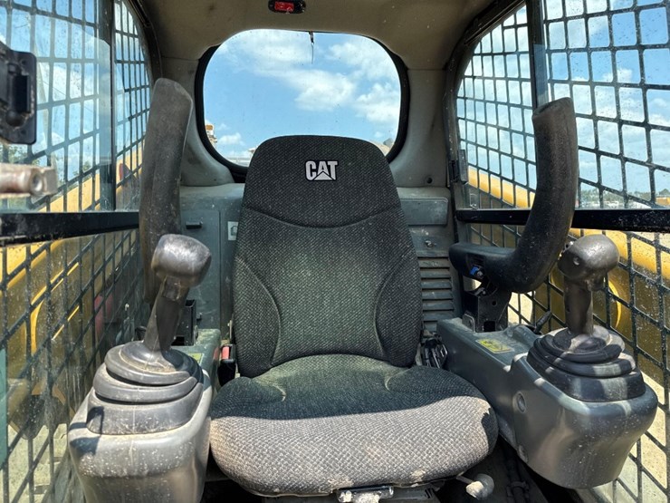 2016-caterpillar-249d-image-23