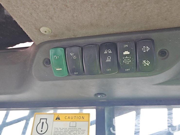 2023-takeuchi-tl6r-image-24
