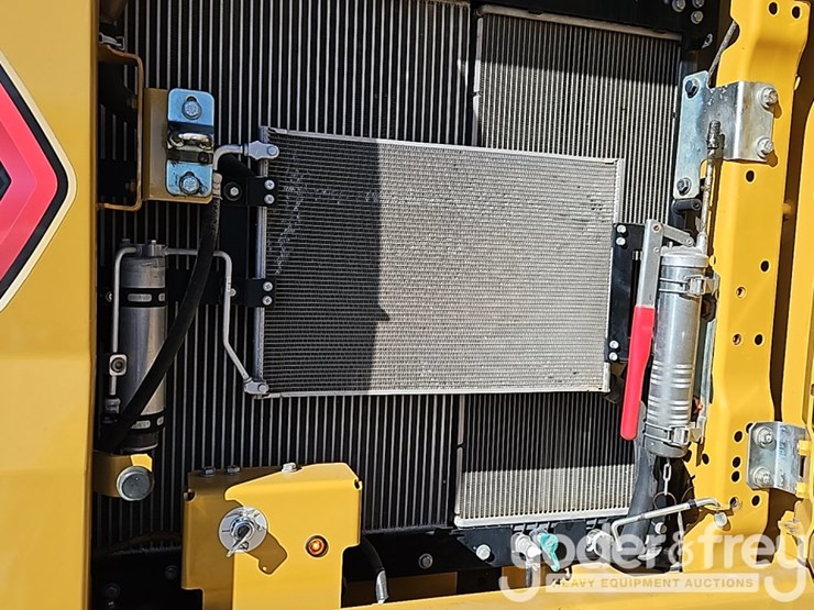 2021-caterpillar-320gc-image-29