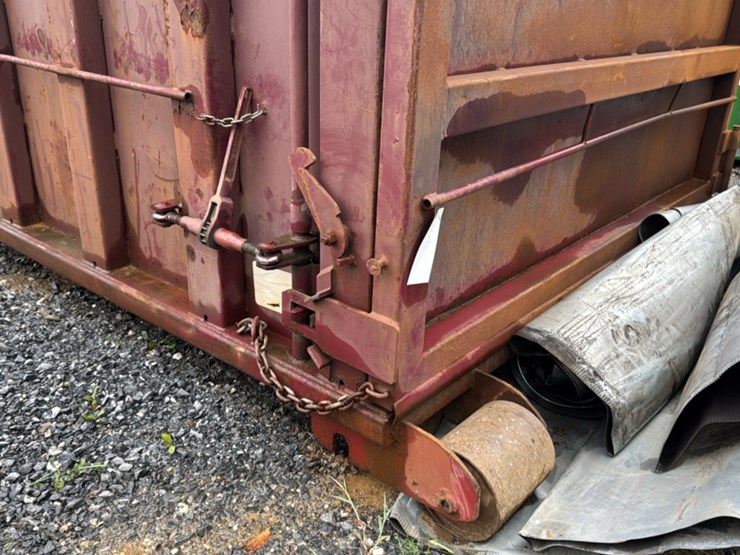 #140-•-roll-off-dumpster-image-5