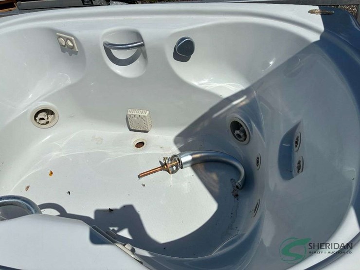 jacuzzi-bathtub-image-2