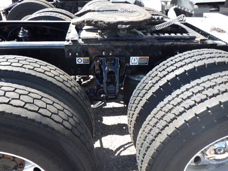 peterbilt-579-image-5