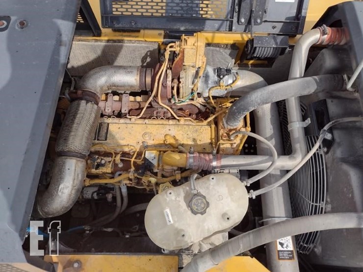 2021-deere-250g-lc-image-49