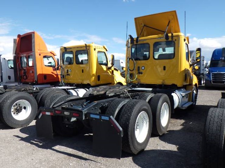 2019-freightliner-cascadia-126-image-6