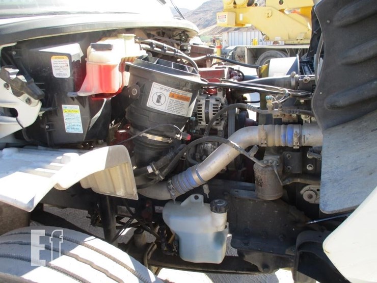 2012-freightliner-business-class-m2-106-image-5