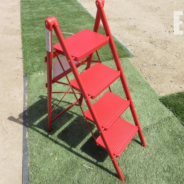 43" X 15.7" 4-STEP FOLDING STEP STOOL