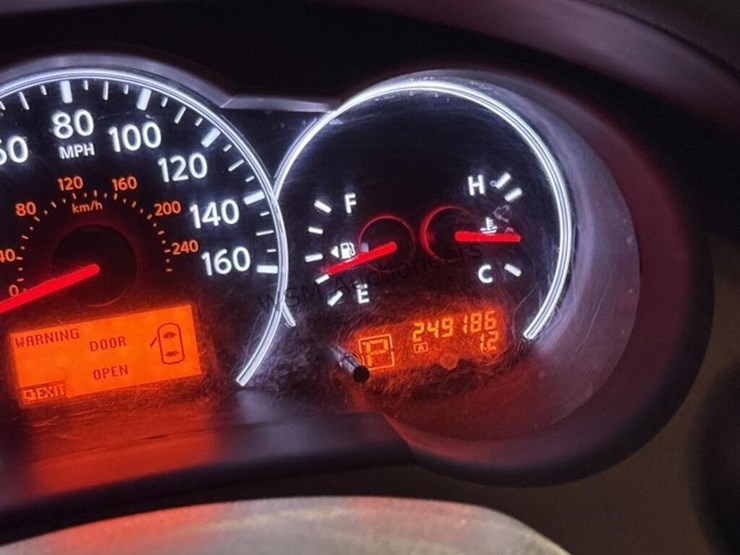 2012-nissan-altima-sdn-image-19